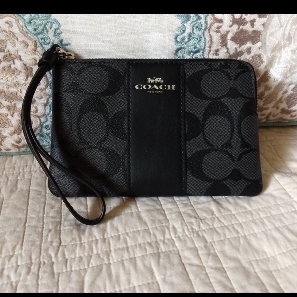 NWT Coach Corner Zip Wristlet In Signature Canvas Black Smoke/Black